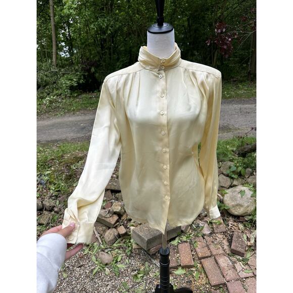 Vintage Liz Claiborne Satin Button Neck Office Blouse Light Yellow S 8 Polyester - Picture 3 of 12